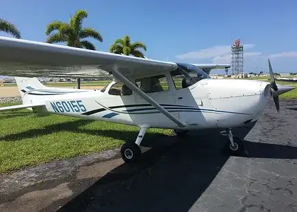 Universal Flight Training Cessna Skyhawk 172s parked