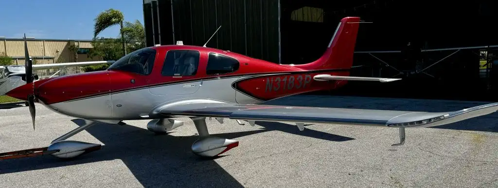 Universal Flight Training Cirrus SR22-G6 N3183P parked on the ramp