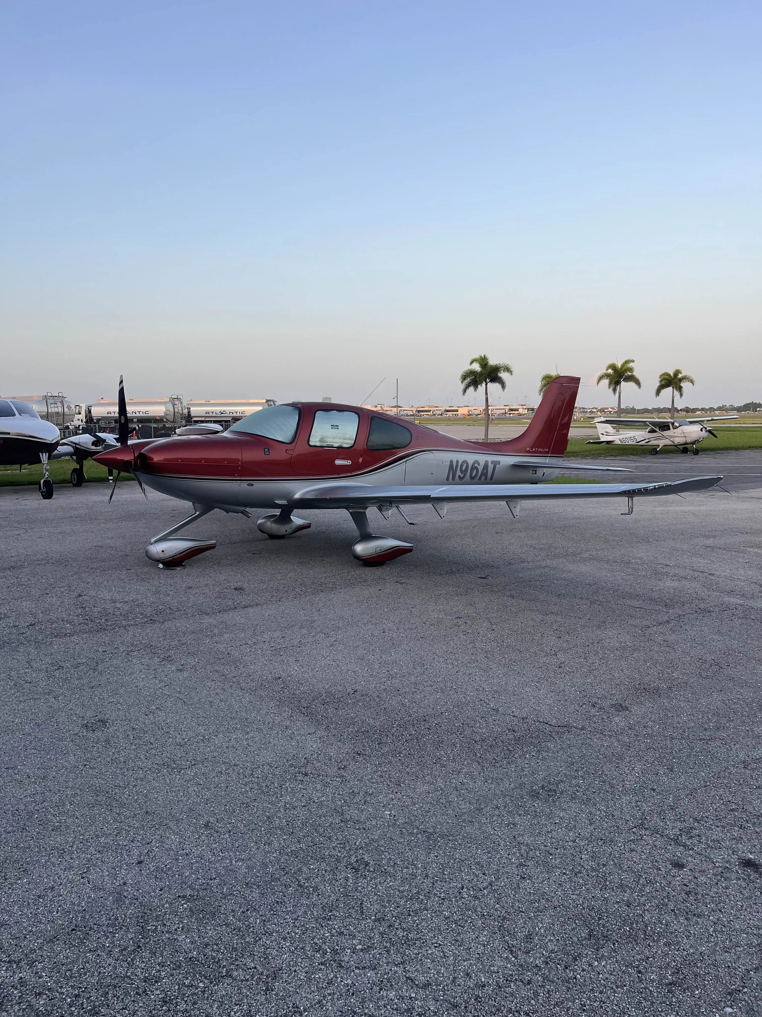 Universal Flight Training Cirrus SR22-G6 N96AT on the tarmac